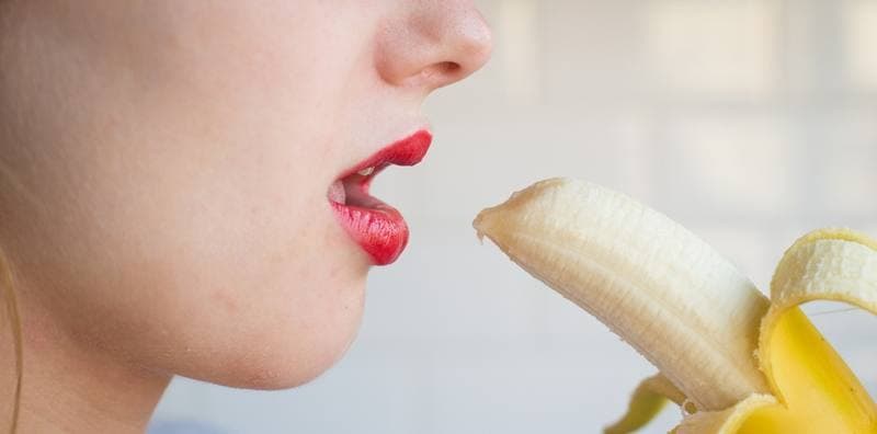 ผู้หญิงกินกล้วย